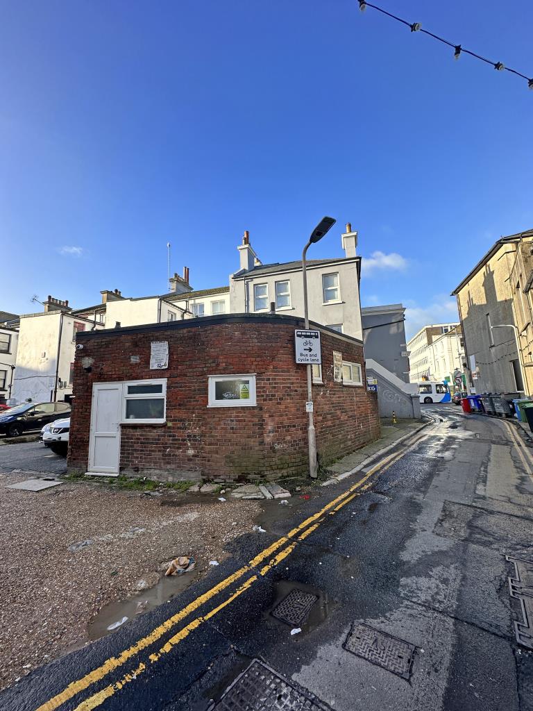 Lot: 89 - FREEHOLD COMMERCIAL INVESTMENT -